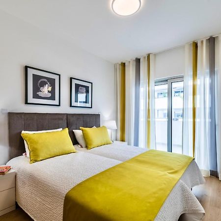 Coolhouses Lagos, 2 Bed Stylish City Flat, Rooftop Shared Pool, Clayheart Exterior foto