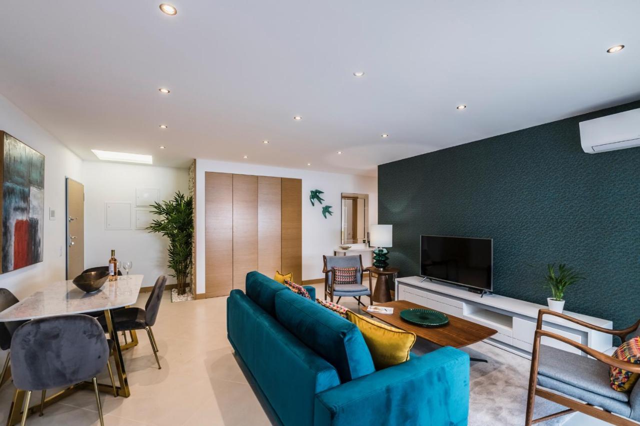 Coolhouses Lagos, 2 Bed Stylish City Flat, Rooftop Shared Pool, Clayheart Exterior foto