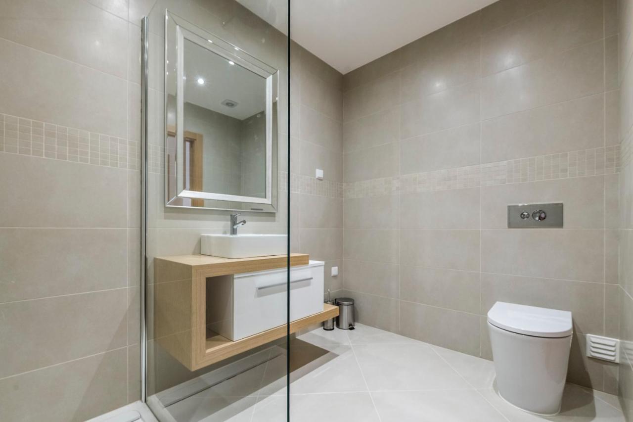 Coolhouses Lagos, 2 Bed Stylish City Flat, Rooftop Shared Pool, Clayheart Exterior foto